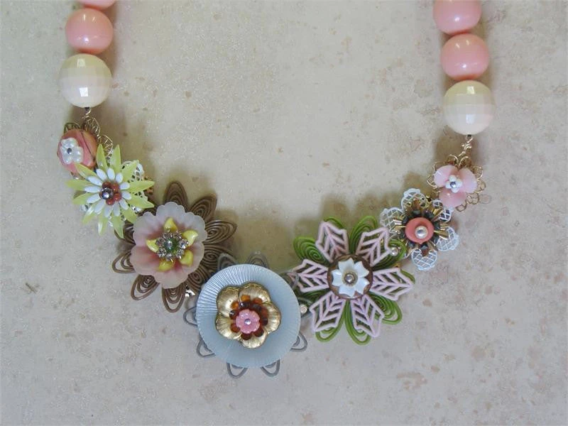 The Holiday Barn Pink Garland Necklace Valentine's Day 3 The Holiday Barn Pink Garland Necklace Valentine's Day