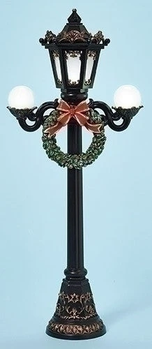 The Holiday Barn Old Fashioned Street Lamp With Christmas Wreath 3 The Holiday Barn Old Fashioned Street Lamp With Christmas Wreath